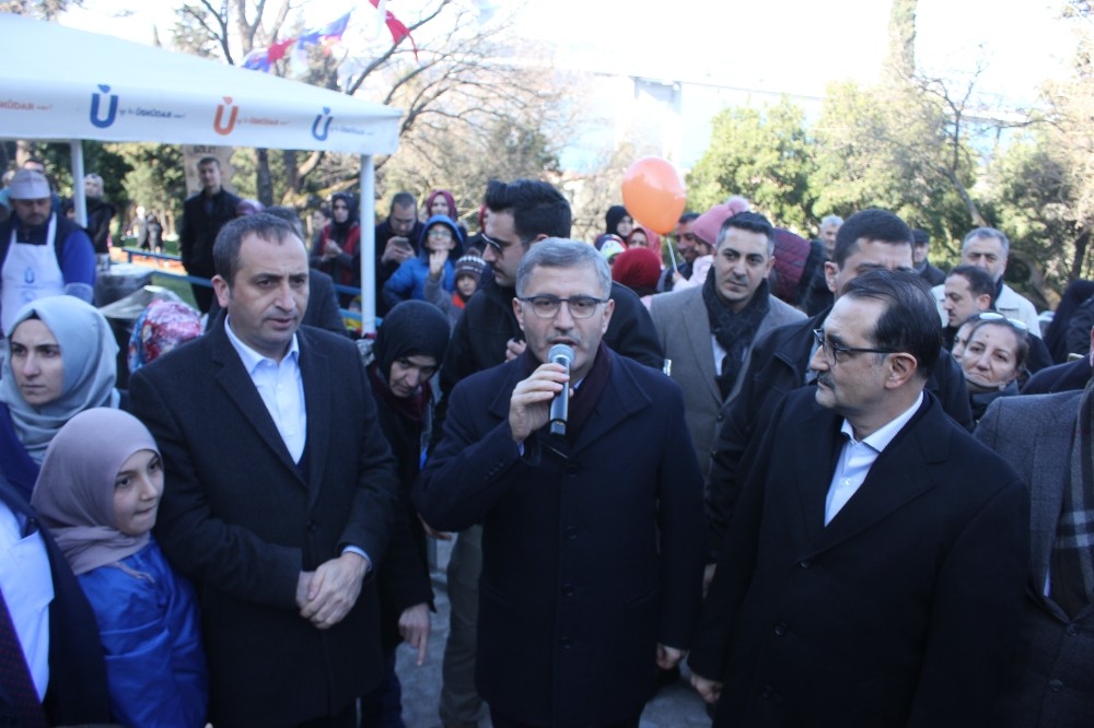 Enerji Bakanı Dönmez Üsküdar’da çorba dağıttı 