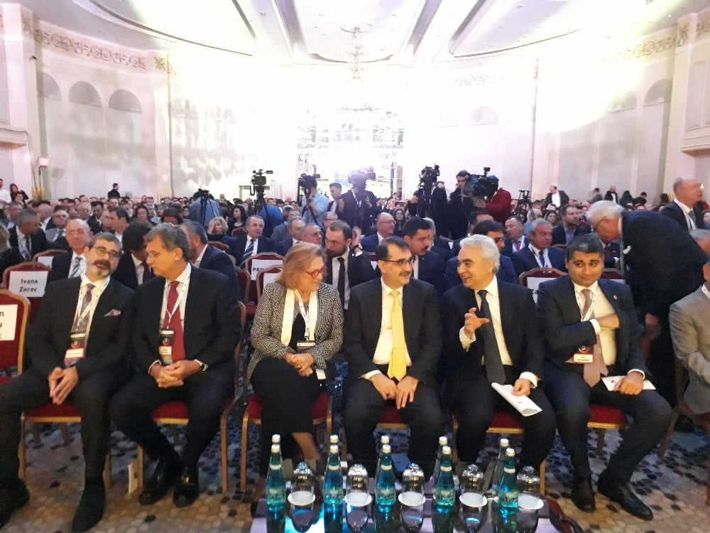 Enerji Bakanı Dönmez: “Vatandaşlarımız istedikleri taktirde sadece yenilenebilir enerji tüketebilecek” 