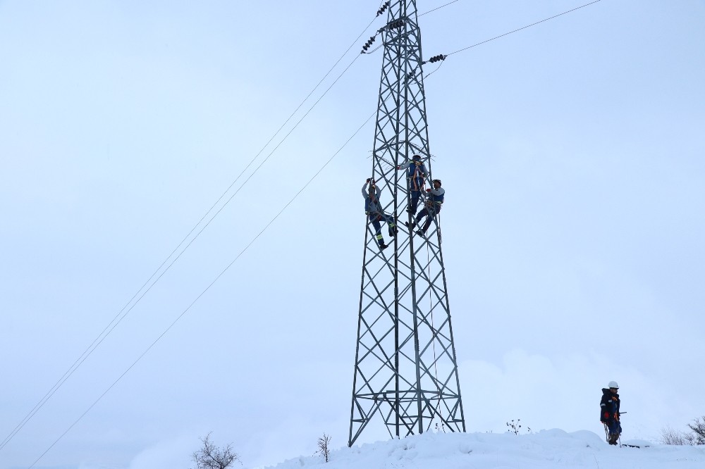 Enerji timlerinin zorlu kış mesaisi 