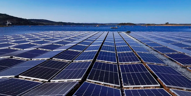 Enerji üretimi için mezarlıkların üstünü güneş panelleriyle kapatıyorlar!