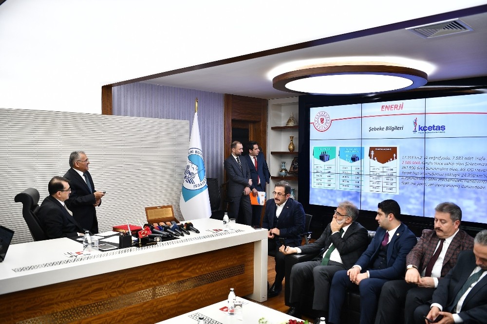 Enerji ve Tabii Kaynaklar Bakanı Dönmez, Başkan Büyükkılıç’ı ziyaret etti 