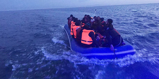 Enez'de denize açılan 47 göçmen durduruldu