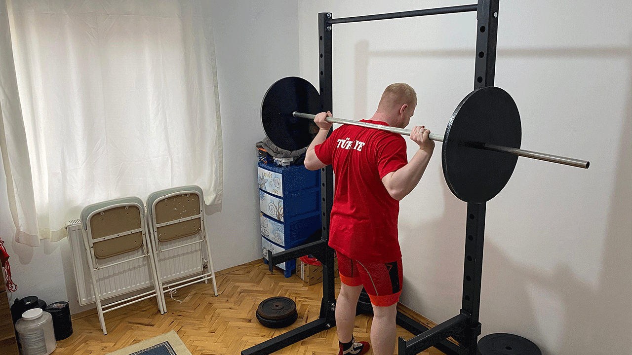 Engel tanımayan başarı! Evde çalıştı, dünya ikincisi oldu