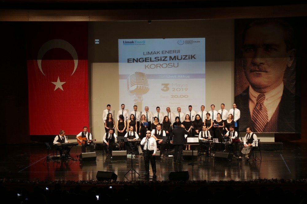 Engelleri müzikle aşıyorlar 