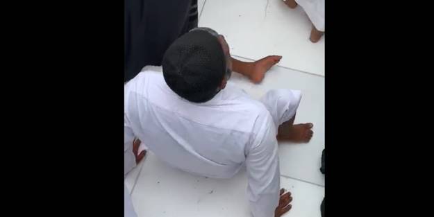Engelli adam Kabe'yi böyle tavaf etti!