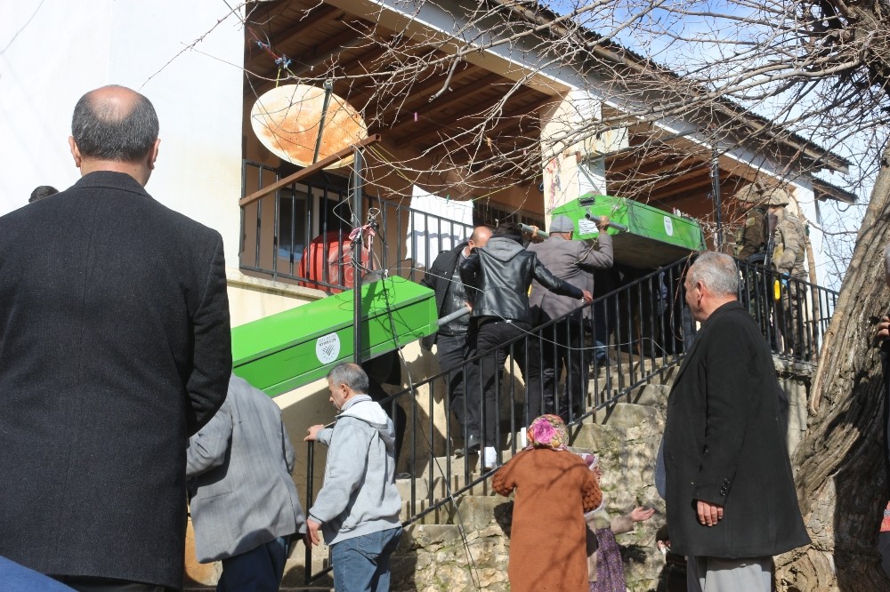 Engelli aileyi ölüm ayırdı 
