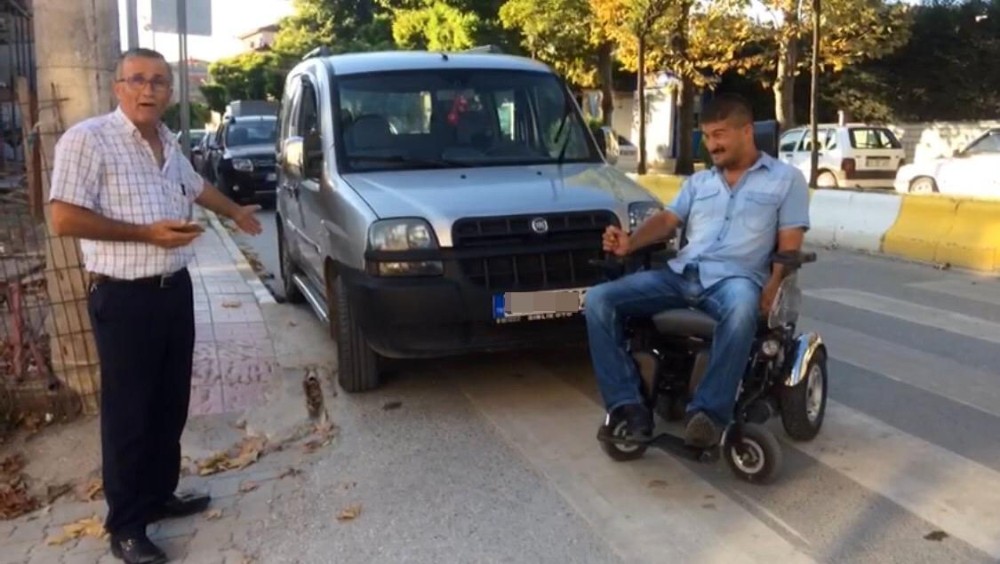 Engelli babasından sürücülere tepki 