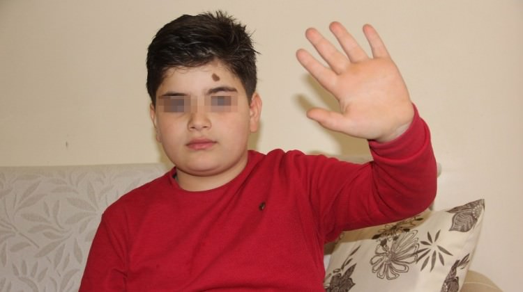 Engelli çocuğu tekme tokat dövdüler!