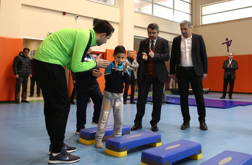 Engelli çocukların hayatı bu merkezde değişti 