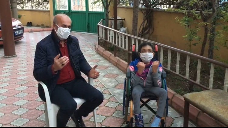 Engelli çocuktan korona virüsün bitmesi için duygulandıran dua 