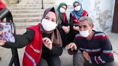 Engelli depremzedenin yüzünü Kızılay güldürdü