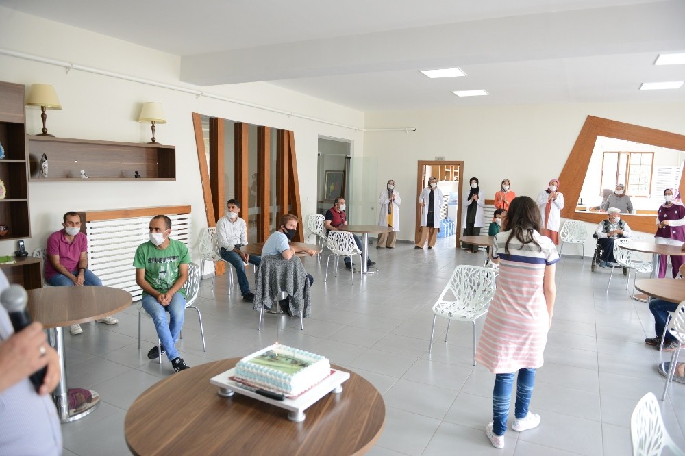 Engelli eğitim merkezinde yeniden buluşma sevinci 