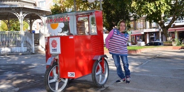 Eli öpülesi fedakar anne