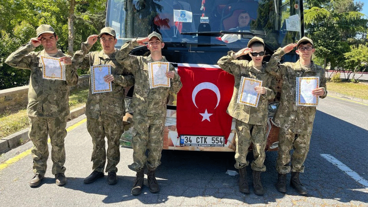 Engelli gençlerin gurur günü: temsili askerlik töreni duygulandırdı