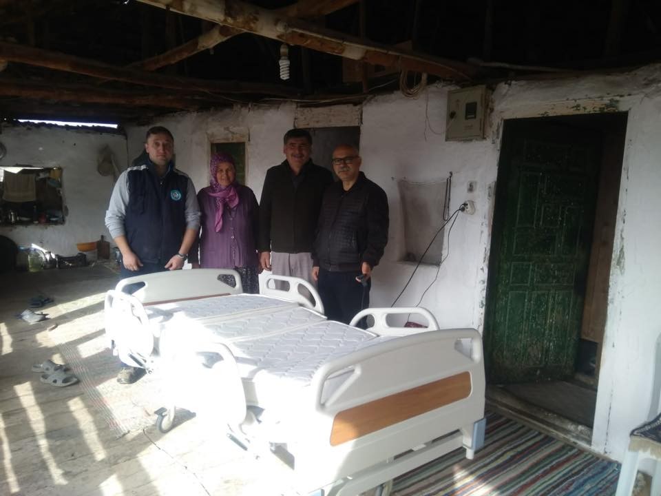 Engelli kadına büyükşehirden elektrikli hasta yatağı 