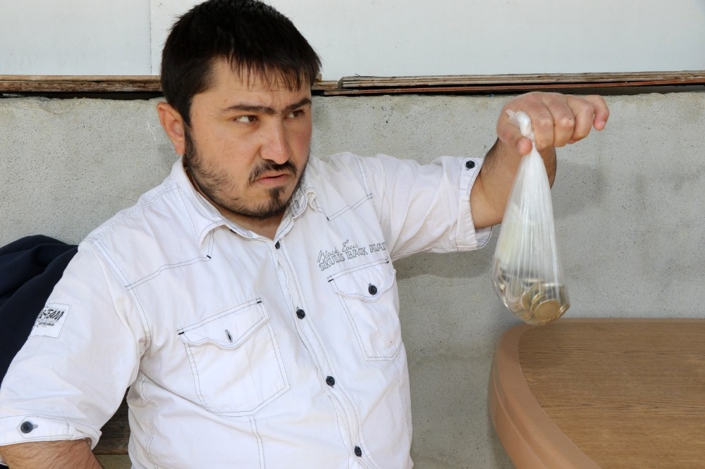 Engelli öğrenci biriktirdiği parayı kampanyaya bağışladı 