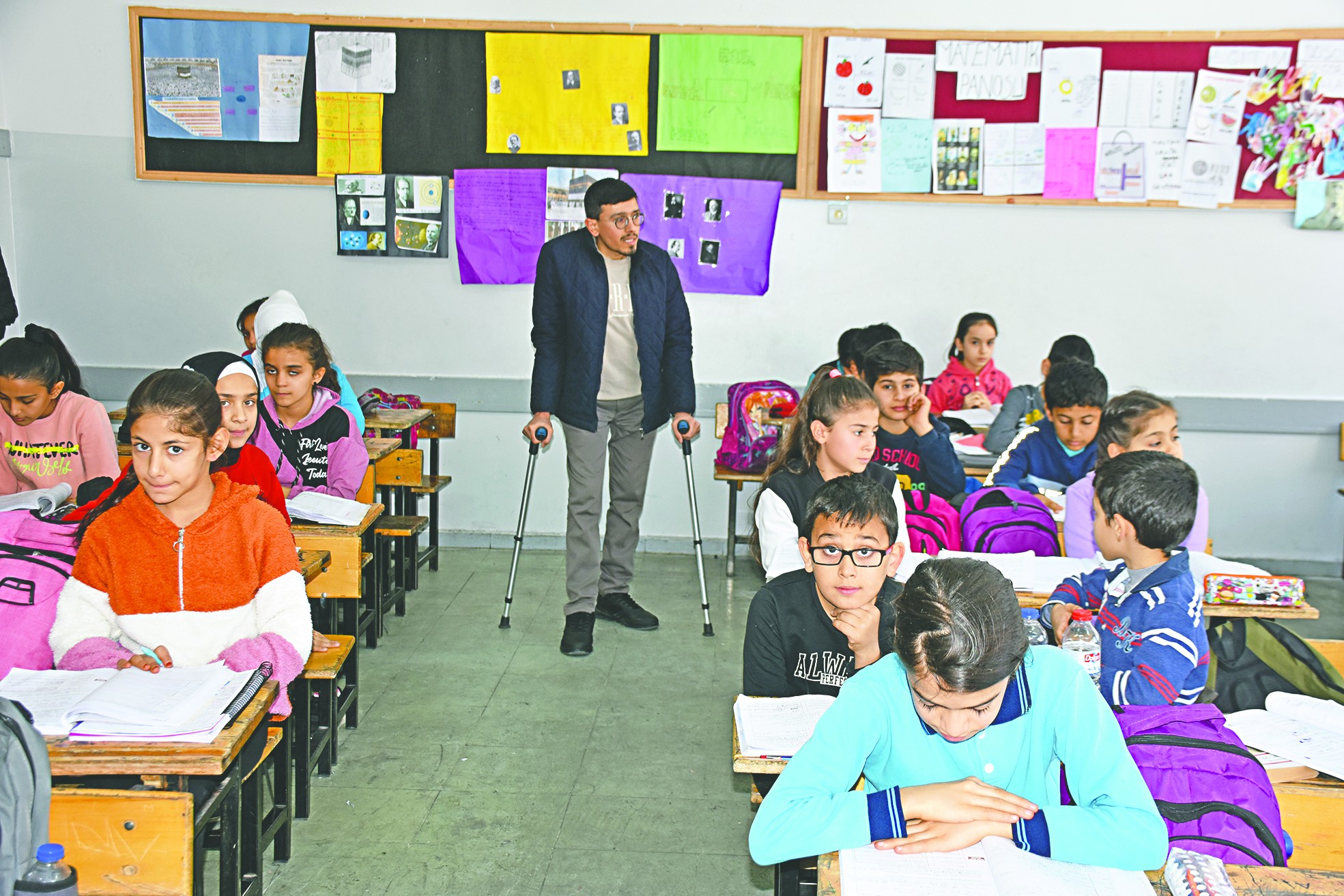 Engelli öğretmen yeni nesiller yetiştiriyor