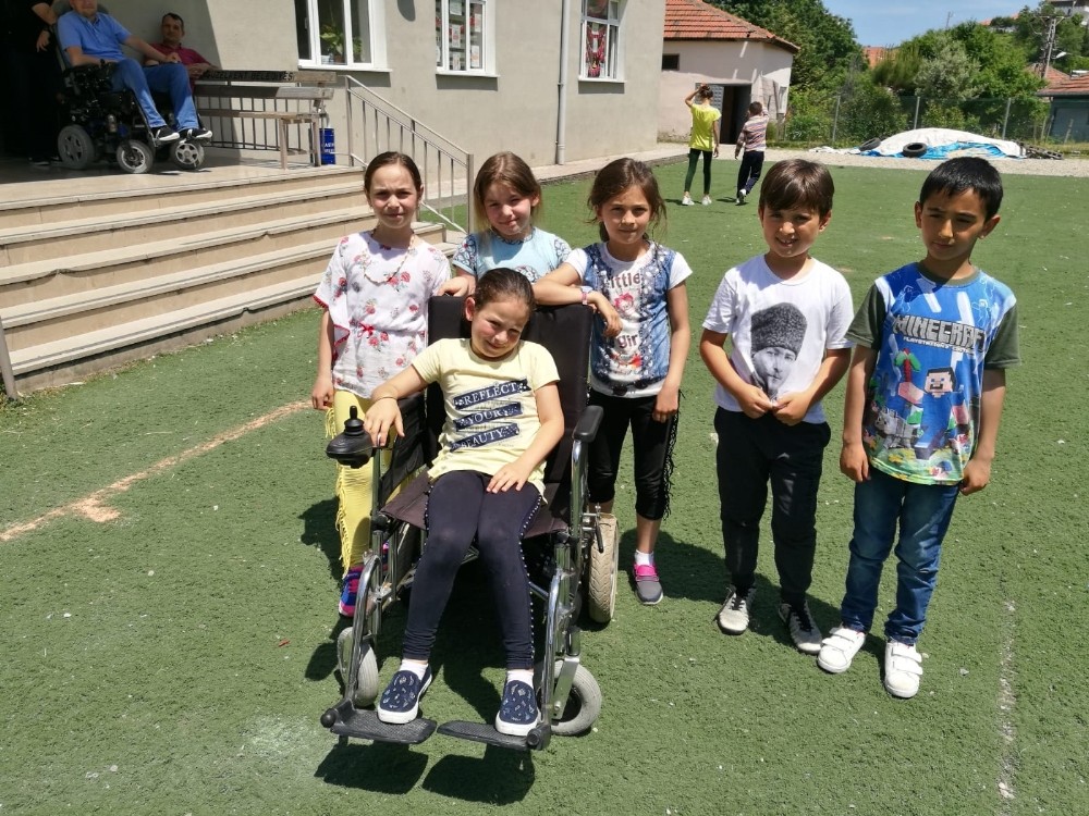 Engelli olmayı yaşayarak öğrendiler 