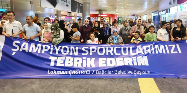  “Engelli Şampiyonlar Havalimanında çiçeklerle karşılandı”
