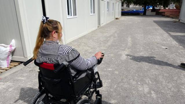 Engelli selzedeye akülü tekerlekli sandalye