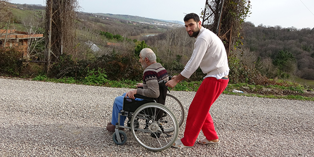 Engelli vatandaşın yolla imtihanı! Yetkililere çağrı yaptılar