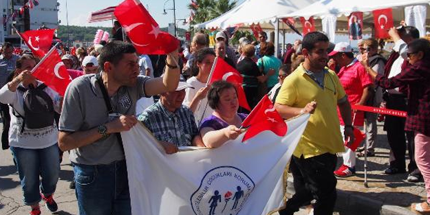 Engelli vatandaşlar Ayvalık'ta buluştu