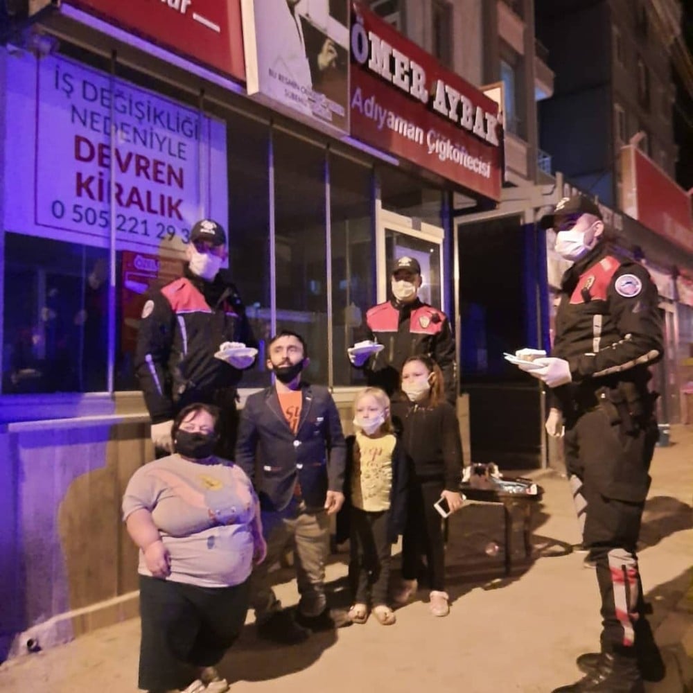 Engelli vatandaşların kavga ihbarına gelen polise büyük sürpriz 