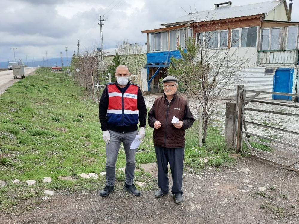 Engelli ve yaşlı aylıkları evlerinde ödendi 