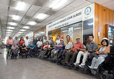 Engelli derneğine CHP icrası