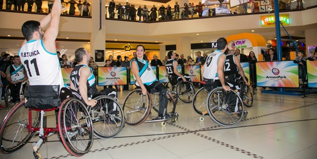 ‘Engelliler'den basketbol gösterisi