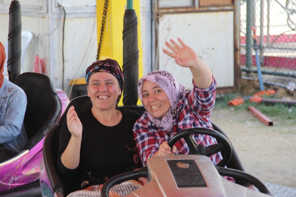 Engellilerin lunapark keyfi 