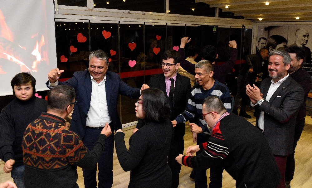 Engelsiz Kafe’de Sevgililer Günü kutlaması 