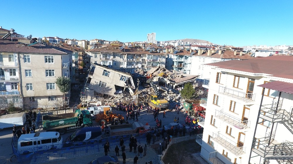 Enkaz alanı havadan görüntülendi 