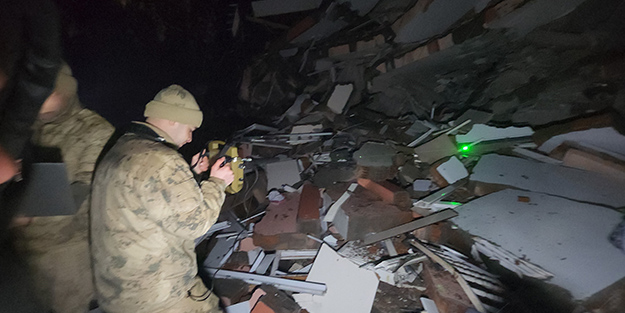 Enkaz altında kalan AK Partili Milletvekili Taş'ı arama çalışmaları sürüyor