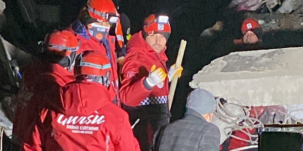 Enkaz altında kalan Mikail bebek 43 saat sonra kurtarıldı