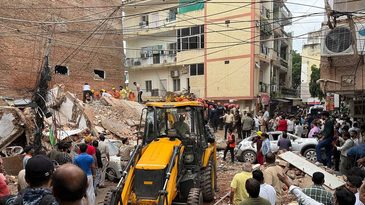 Enkaz altında onlarca kişi aranıyor! Öğrenci yurdu çöktü