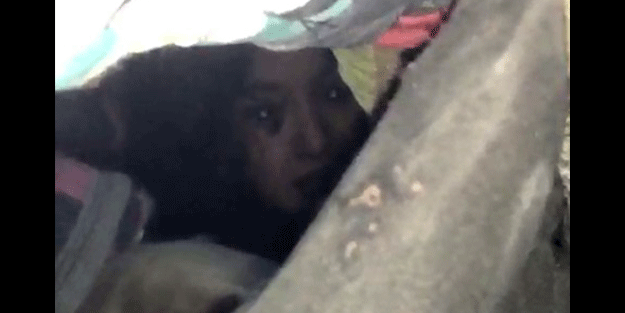 Enkaz altındaki 5 yaşındaki Yağmur herkesi ağlattı: "Çok üşüyorum baba"