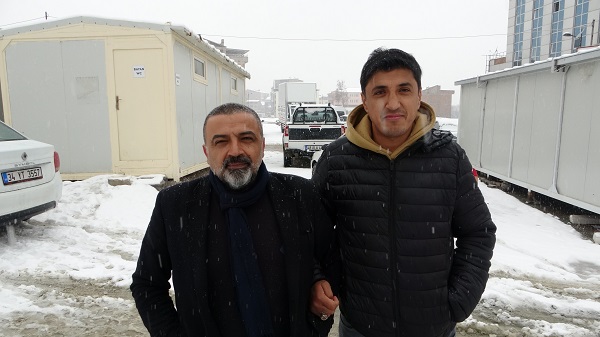 Enkaz altından attığı mesajla hayata tutundu