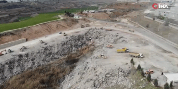 Enkaz kaldırma çalışmaları havadan görüntülendi!