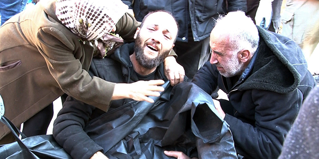 Enkazda bekleyen babanın tarifsiz acısı! Kızına sevinirken oğlunun cesedi ile yıkıldı