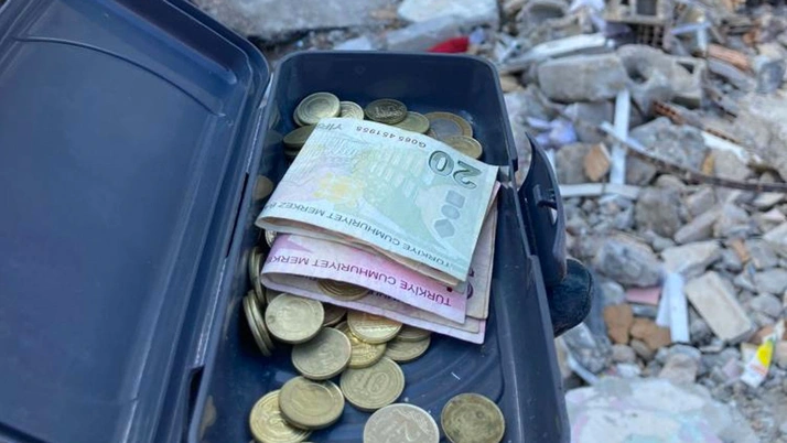 Enkazda bulunan kumbaranın hikayesi herkesi ağlattı