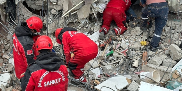 Enkazdan 105 saat sonra kurtarıldı