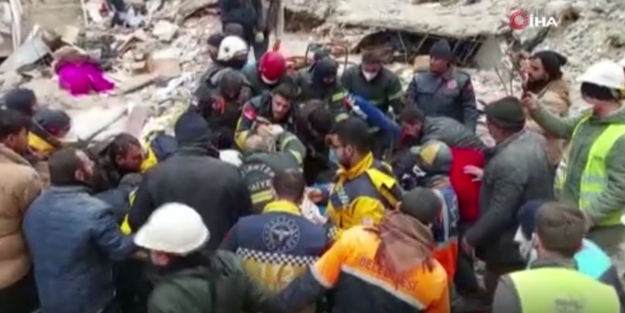 Enkazdan 106 saat sonra kurtarıldı... İlk isteği bakın ne oldu