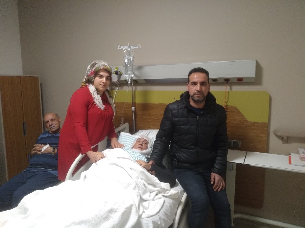 Enkazdan 17 saat sonra kurtarılan depremin simgesi Hatun teyze, o anları anlattı 