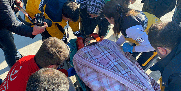 Enkazdan 248. saatte kurtarılan Aleyna ambulans uçakla Ankara'ya götürüldü!