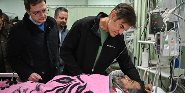 Enkazdan 296. saatte kurtarılan baba yaşadıklarını anlattı