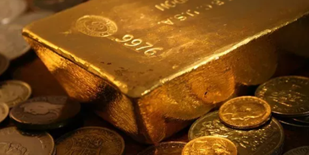 Enkazdan çıkan bavul dolusu altın vatandaşı harekete geçirdi! Altın ve doları olan oraya koştu