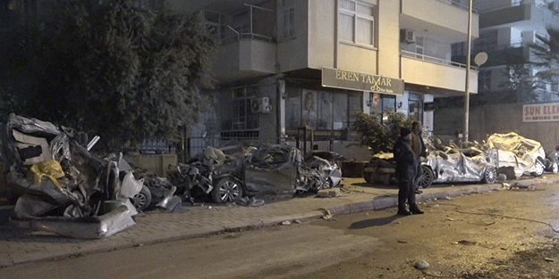 Enkazdan çıkan otomobillerin durumu yıkımın büyüklüğünü gösterdi!