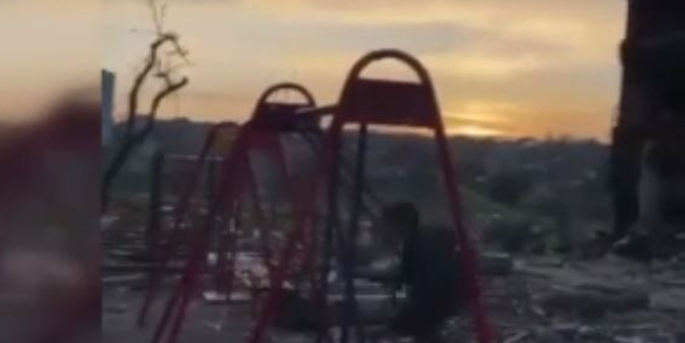 Enkazın ortasında oynayan Ukraynalı çocuğun görüntüsü yürek burktu