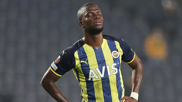 Enner Valencia kırmızı kart | Enner Valencia kaç yaşında?